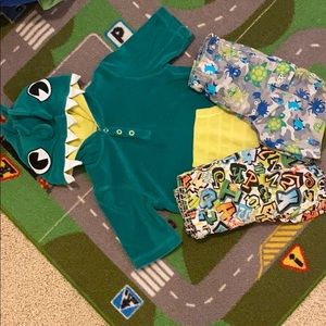 ❌sold❌ Boys lot - 2 board shorts and 1 towel dino